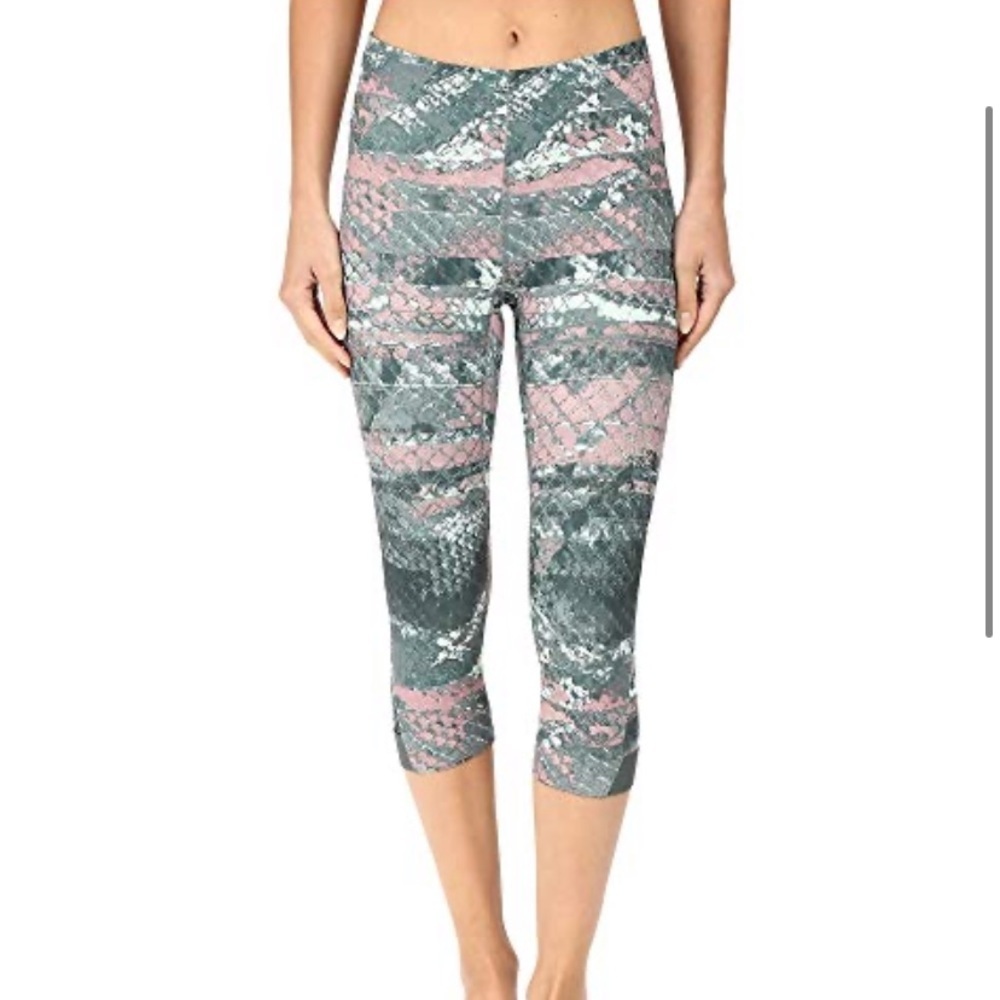 The North Face Motus Capri Tight ll. Size Small.